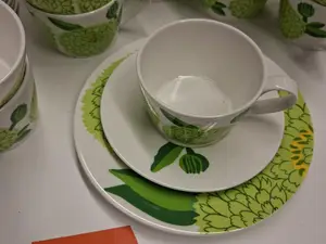 Iittala Marimekko Primavera vihreät kahvikupit, tassit ja kakkulautaset