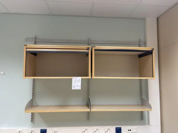 Isku rulokaapit + hyllyt kiskoilla 2 kpl (nro 300) tila E2 ortopedia 062