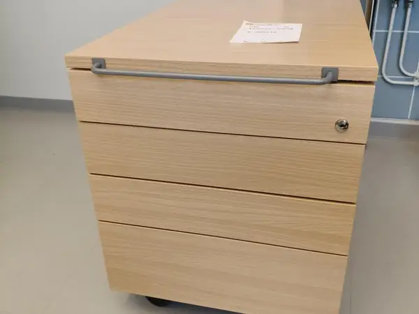 Laatikosto pyörillä (nro 439) tila S1 101