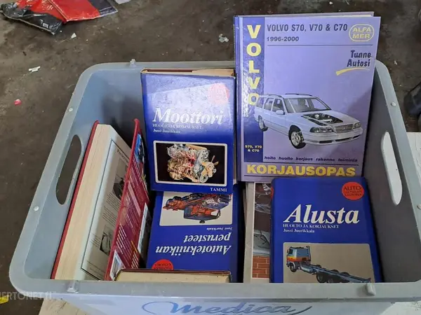 Autojen ja moottoreiden korjausoppaita laatikollinen . nro KH66