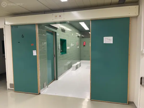 Sähköinen liukuovi (nro 175) tila D1 Leikkaussalit 038