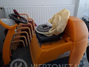 Taski Swingo 2500 päältä ajettava yhdistelmäkone