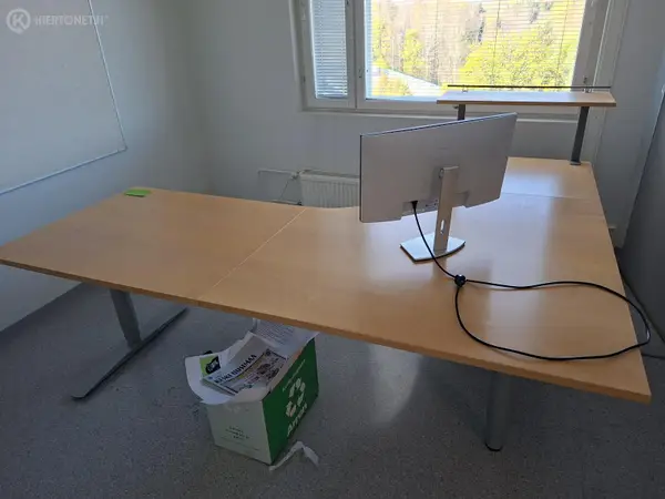 Iso kulmasähköpöytä