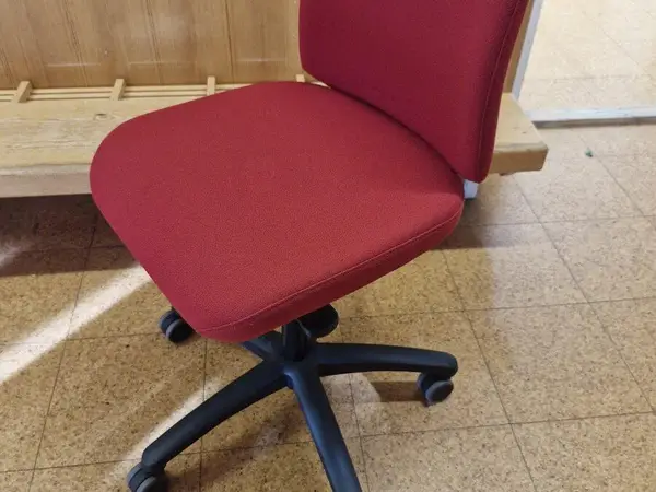 Martela työtuoli (nro 94) tila 1. Aula 2