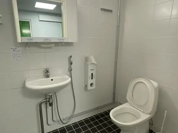 WC-kalusteet (nro 349) tila E1 Röntgen 144a