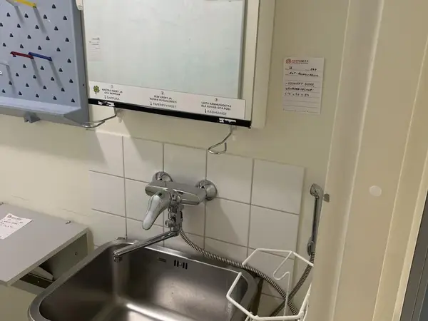 RST-allas + hana (nro 16) tila E1 Laboratorio 069