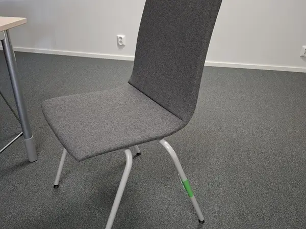 Harmaa isku tuoli