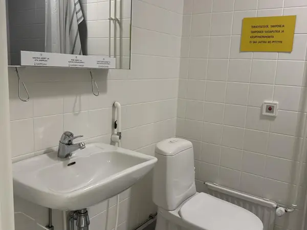 WC-kalusteet + suihku (nro 140) tila D1 synnytyssalit 129