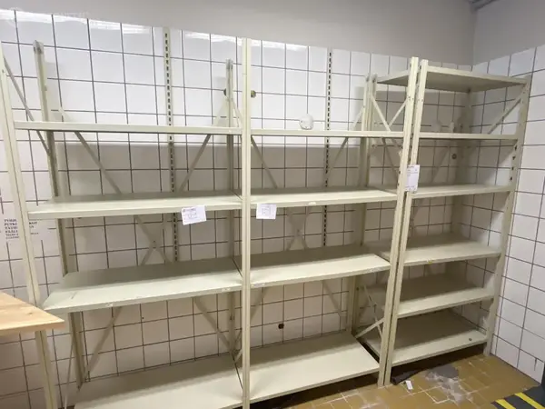 Metallihyllyt 3kpl (nro 129) tila F2 Yhtymähallinto 021