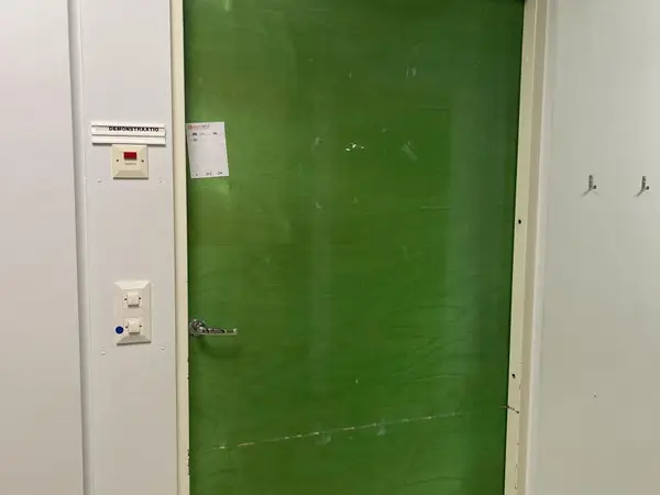 Ovi (nro 257) tila E1 Röntgen 186
