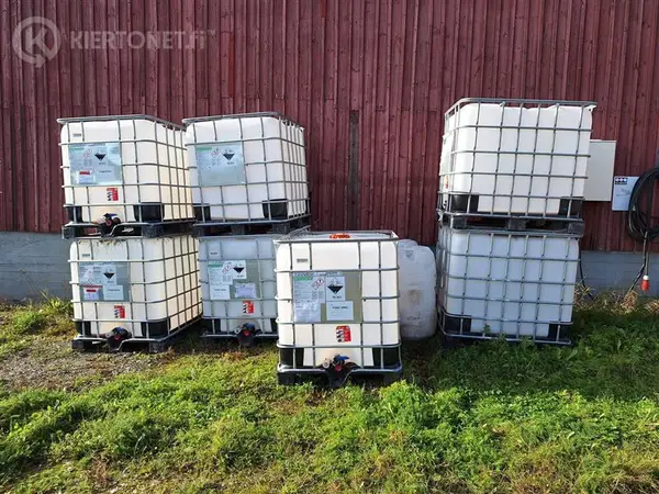 7 kpl IBC Kontteja ja 3 kpl muovitynnyriä. Olleet AIV-happo käytössä