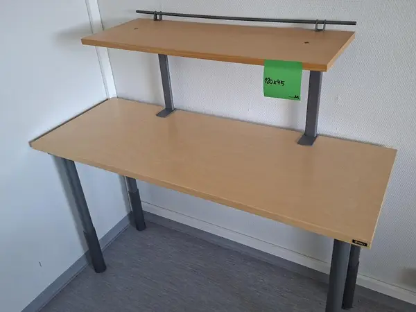 Sivupöytä 120x45, tasolla, Isku