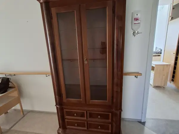 Vitriinikaappi