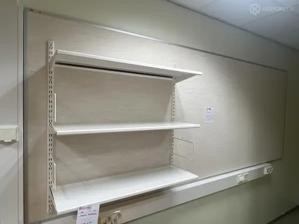 Ilmoitustaulu (nro 200) tila E2 Kuulokeskus 137