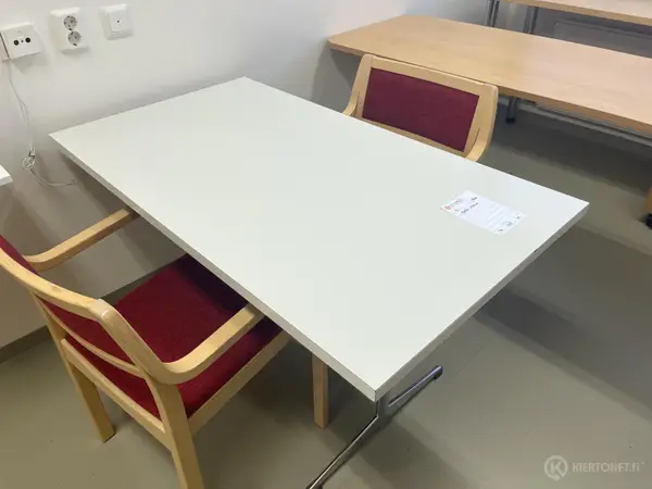 ISKU PÖYTÄ + 2 TUOLIA (nro 21) tila E2 Kuulokeskus 138 A