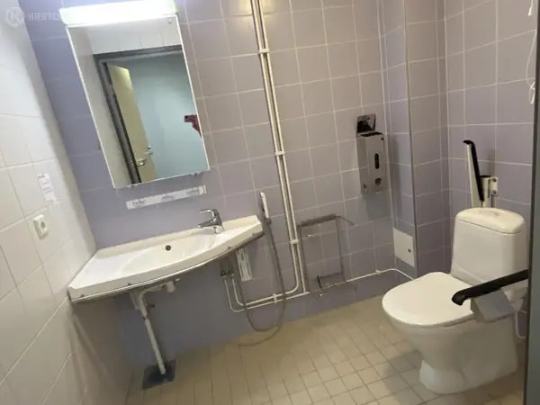 INVA WC -kalusteet (nro 72) tila E1 Fysiatria 224