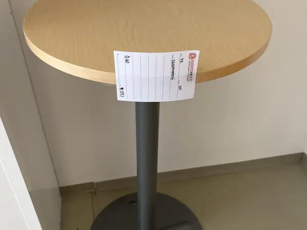 Seisomapöytä (nro 47) tila F2 Yhtymähallinto 010