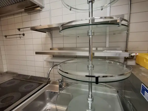 Pyörivä tarjoilulasikko