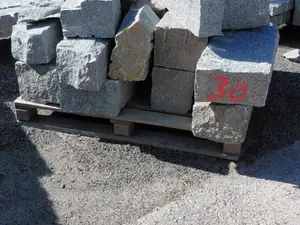 Kurun harmaata graniittia ns. "RÄÄPPIKIVEÄ" Erä 30 eurolavalla
