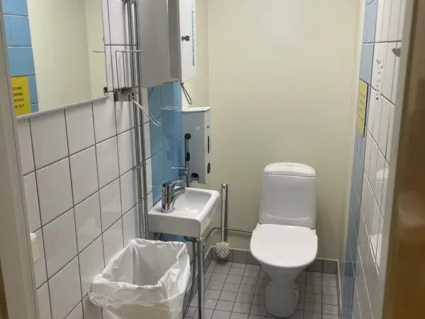 WC-KALUSTEET (nro 325) tila E2 Kipupoliklinikka 166B