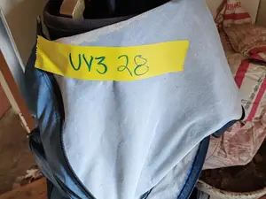 Golfbägi, joka sisältää vanhoja perinteisiä rautamailoja nro UV3 28