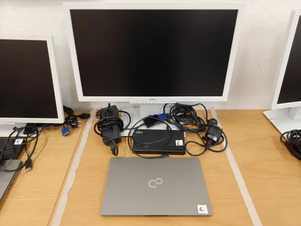 Fujitsu Lifebook U7411 kannettava tietokone + näyttö (nro 6.)