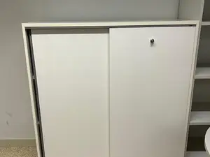 Valkoinen kaappi
