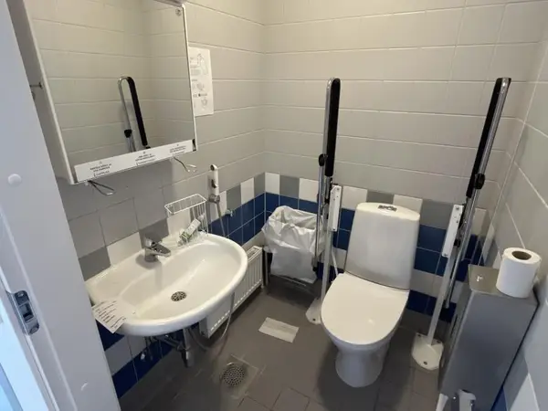 WC-kalusteet (nro 209) tila D1 Leikkaussalit 339