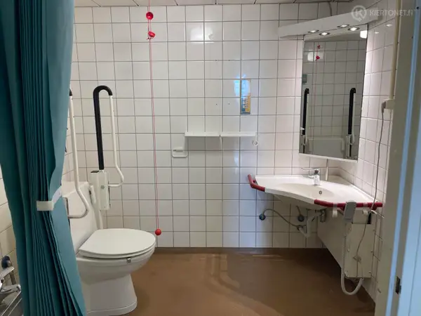 Inva wc-kalusteet (nro 141) tila D4 028