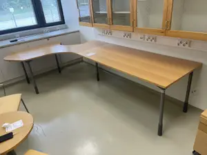 Isku iso kulmapöytä (nro 194) tila F1 Fysiologia 043