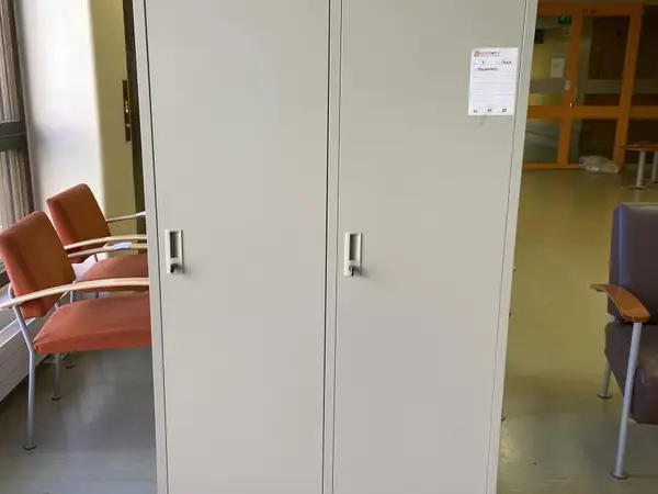 Pukukaappi (nro 7) tila E2 Aula Olka