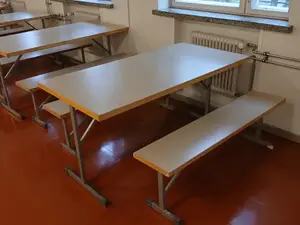 Ruokasalin pöydät 20 kpl ja penkit 40 kpl