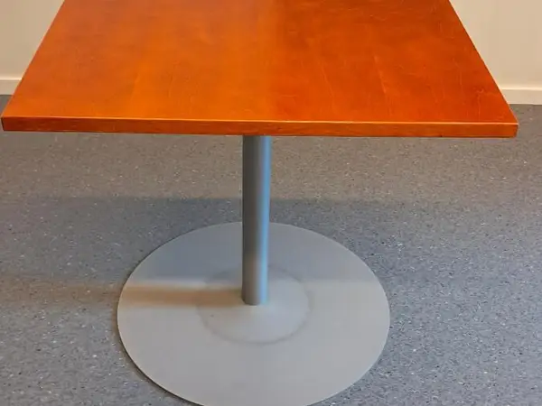 Pöytä (nro 48/55)