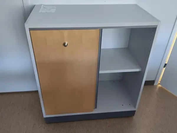 Martela hyllykaappi (nro 168) tila 1. Huone 20