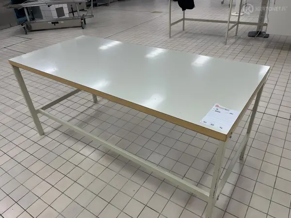 Pöytä (nro 15) tila DP 021