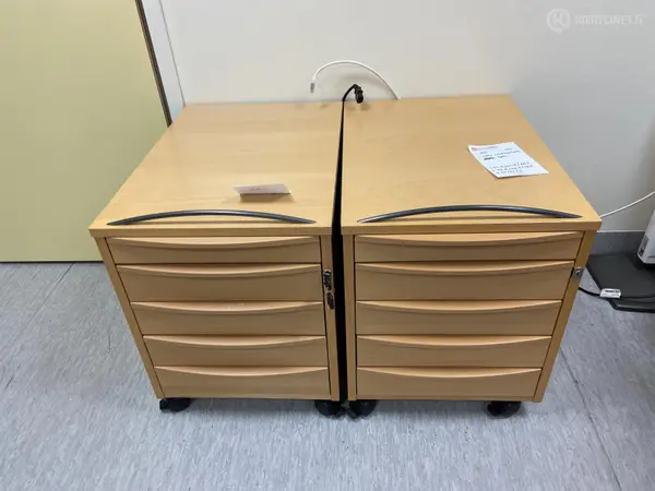 ISKU LAATIKOSTOT 3 kpl (nro 352) tila E2 Kipupoliklinikka 104