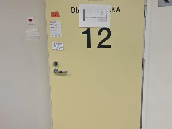 Ääni- ja palo-ovi (nro 23) tila E2 Kuulokeskus 121