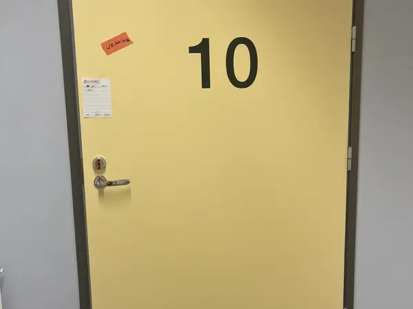 Ovi (nro 103) tila E1 Fysiatria 083