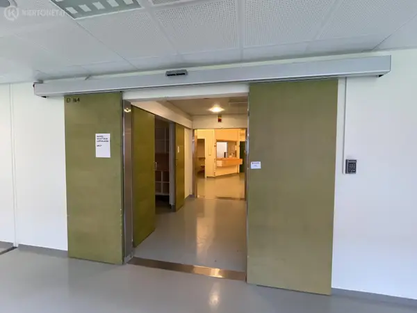 Sähköinen liukuovi kahdella ovella (nro 106) tila E1 Röntgen 164