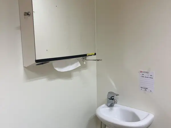 PIENI ALLAS + HANA (nro 193) tila E2 Kuulokeskus 137