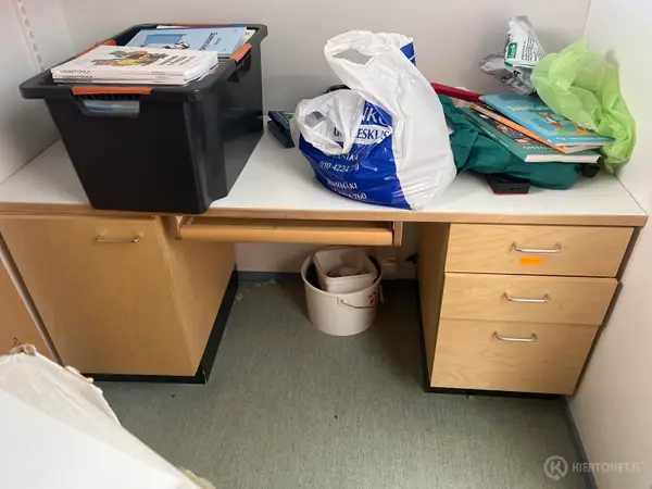 Työpöytä (nro 65) tila Vintti 2