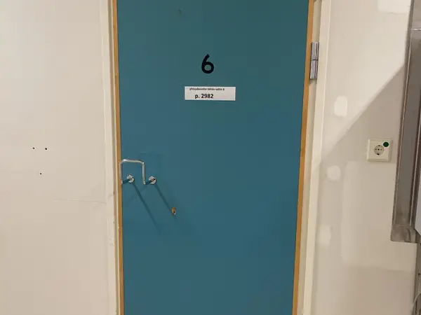 Ovi (nro 177) tila D1 Leikkaussalit 038