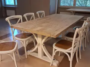 Ruokapöytä ja 7 kpl tuoleja
