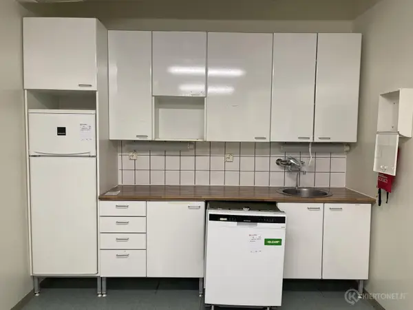 Keittiön kaapisto altaalla (nro 37) tila E1 Laboratorio 098