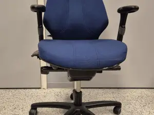 RH-työtuoli (nro 2) tila S2 Aula