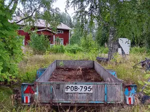 Peräkärry, omavalmiste