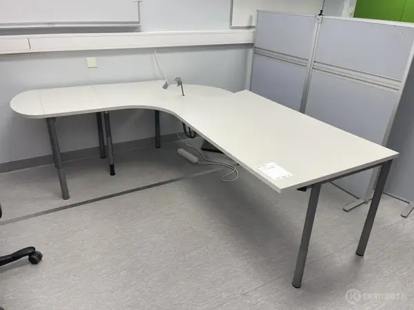 Martela iso työpöytä (nro 163) tila E1 Röntgen 152