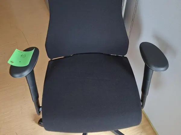 Martela Axia työtuoli musta nro10