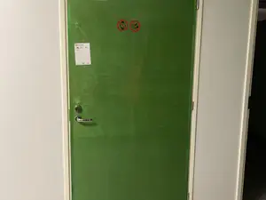 Ovi (nro 298) tila E1 Röntgen 142