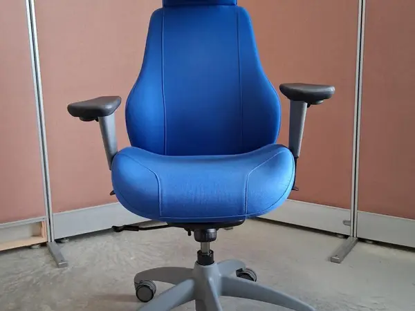 Iskun toimistotuoli